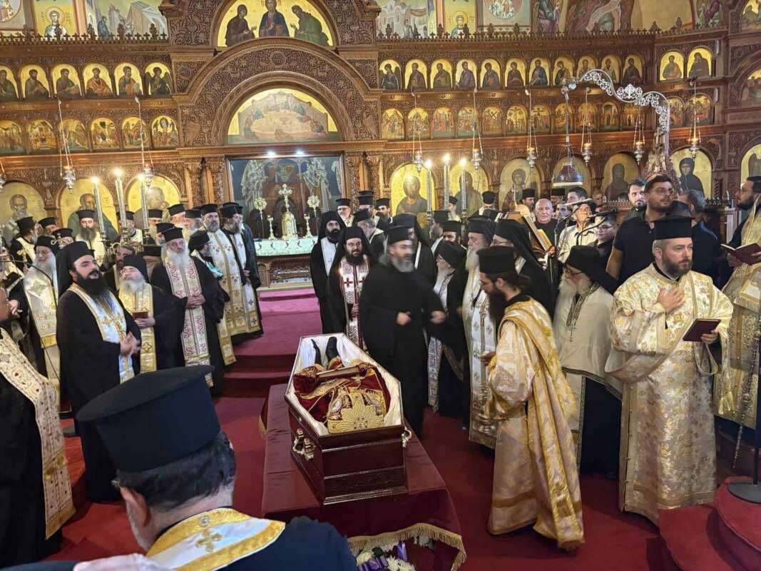Στην τελευταία του κατοικία ο Μητροπολίτης τέως Κιτίου Χρυσόστομος (φώτο) Στην τελευταία του κατοικία ο Μητροπολίτης τέως Κιτίου Χρυσόστομος (φώτο)