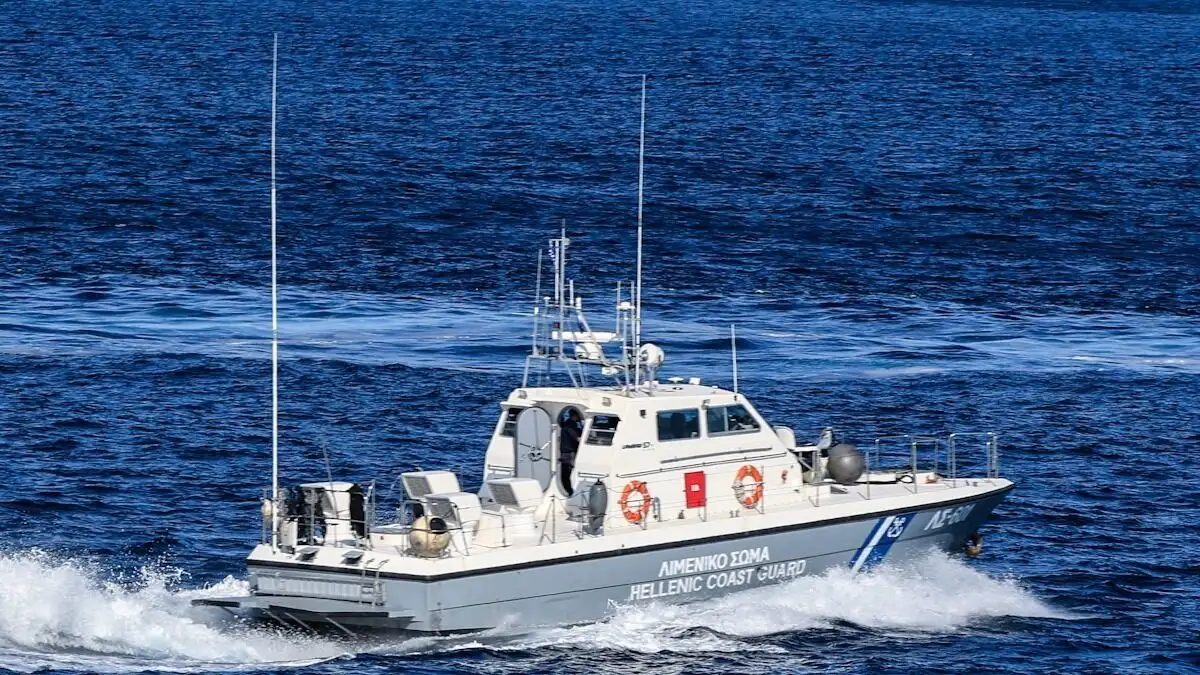 Ναυάγιο με βάρκα που μετέφερε μετανάστες στη Χίο, νεκρές δύο γυναίκες