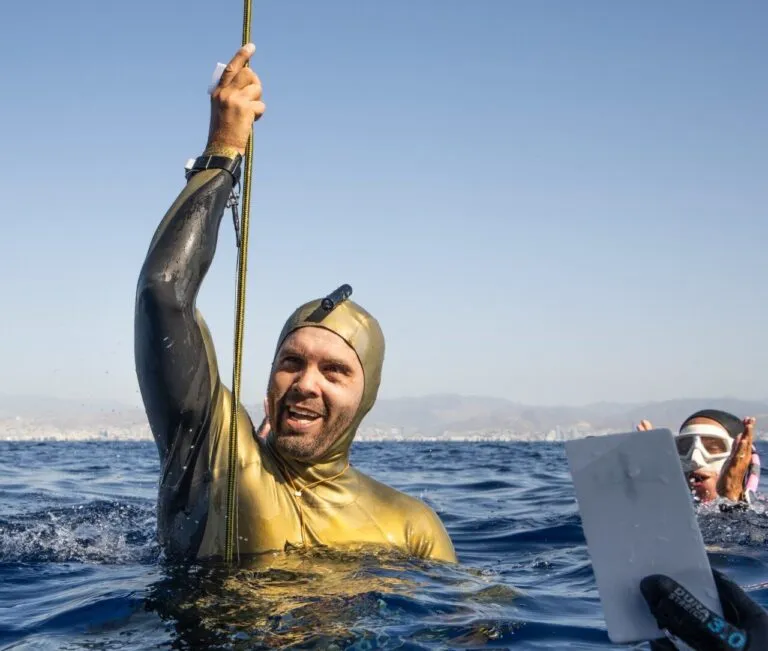 Νέο παγκόσμιο ρεκόρ ελεύθερης κατάδυσης στη Λεμεσό (βίντεο)