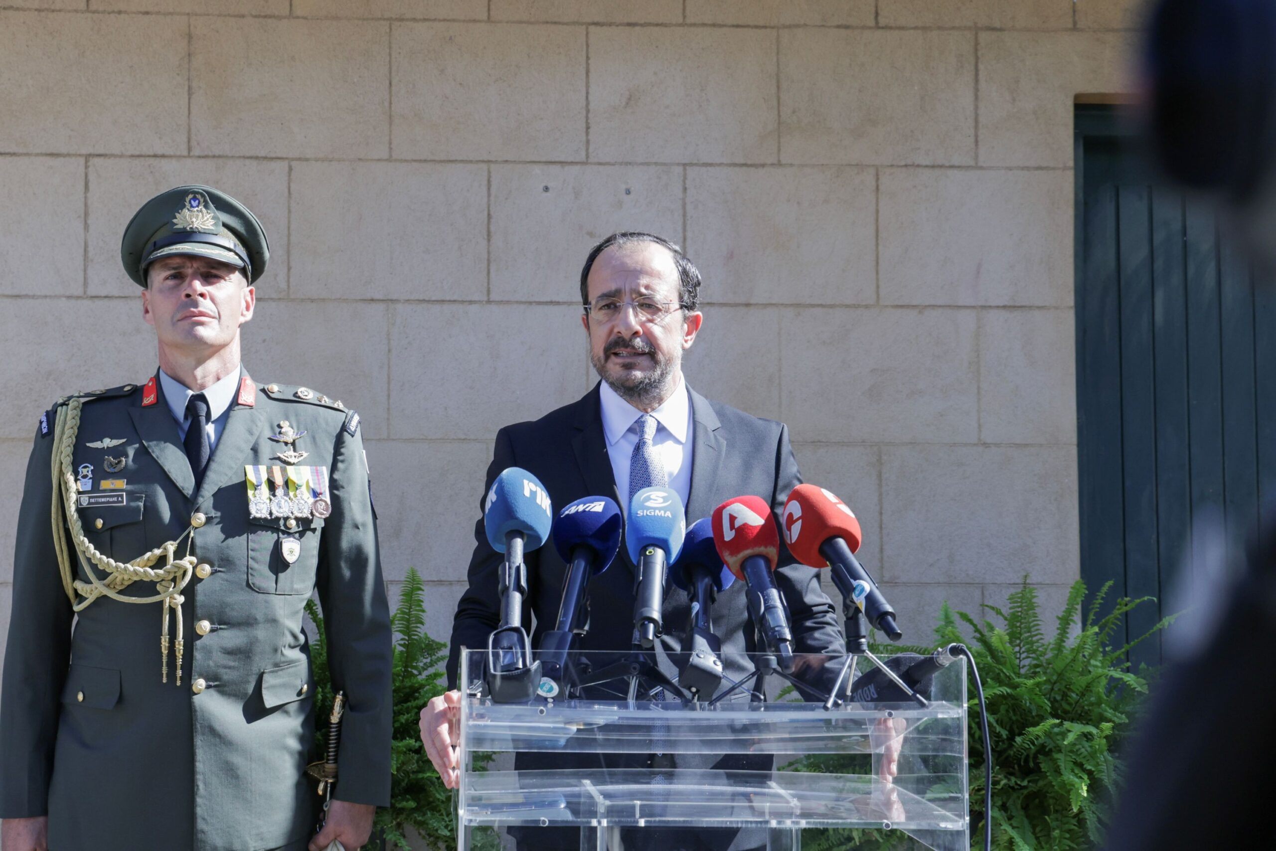 Γιατί καταγγέλλεται για νεποτισμό ο Πρόεδρος; Γιατί καταγγέλλεται για νεποτισμό ο Πρόεδρος;