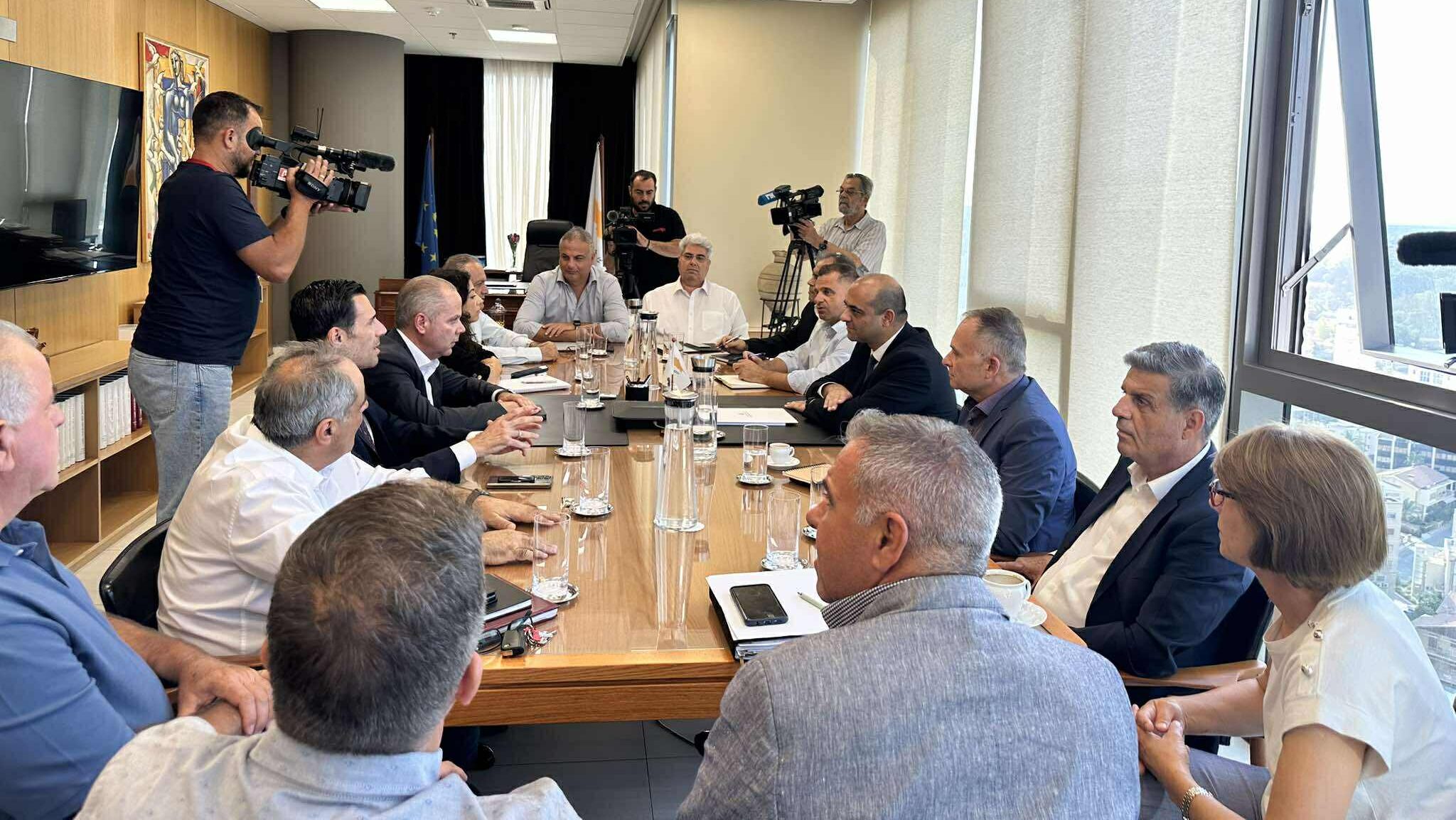 Στην αναμονή για την ΑΤΑ: Χωρίς συναντήσεις στον ορίζοντα παραμένει ο διάλογος
