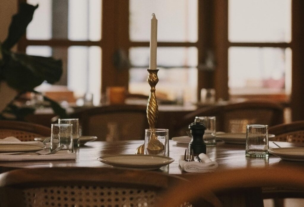 Σήμερα πάμε για θερινό σινεμά σε ένα ξενοδοχείο στο χωριό