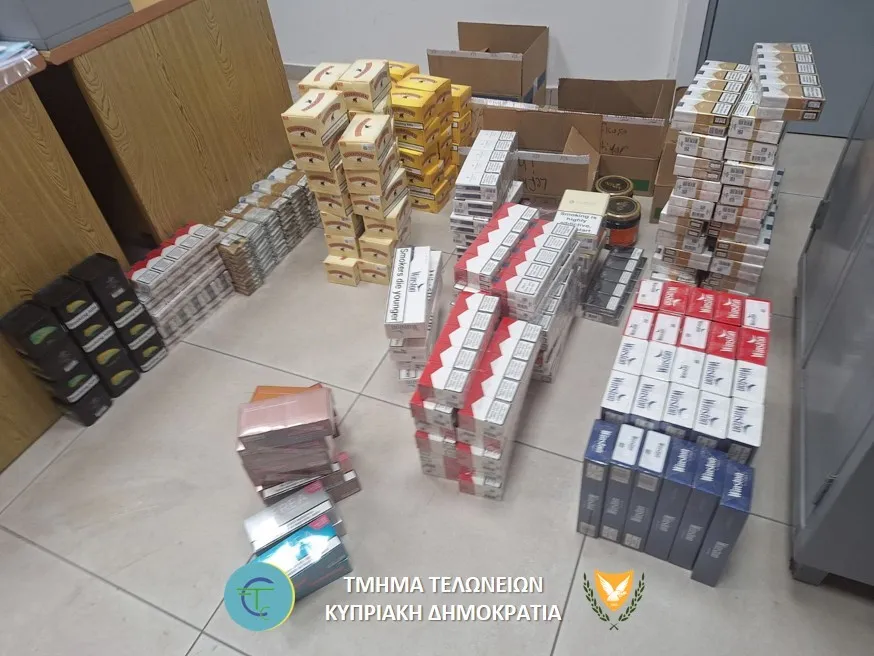 «Καμπάνες» χιλιάδων ευρώ σε δύο Τ/κ για παράνομα καπνικά στην Ορόκλινη (φώτο)