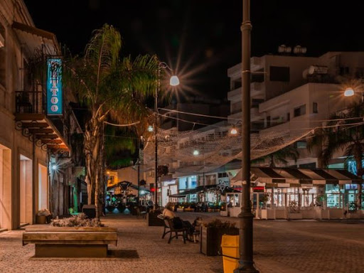 Night shopping experience στην καρδιά της Λάρνακας