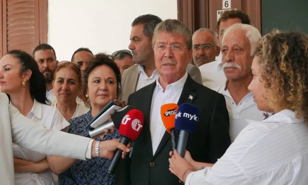 Κατεχόμενα: Δεν βρίσκει «υπουργούς» για «ανασχηματισμό» ο Ουστέλ – «Ψάχνει τρόπο να σωθεί», γράφουν τα Μέσα Ενημέρωσης