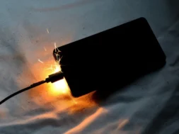 yiisonger_power_bank_fire-thumb