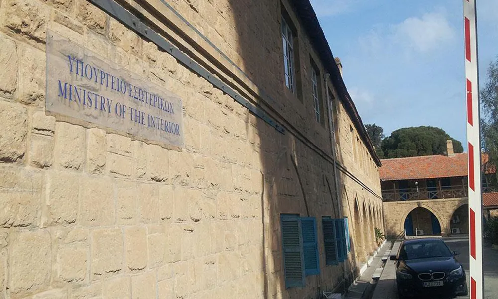 ΥΠΕΣ κατά Δημάρχου Λευκάρων: «Αβάσιμοι οι ισχυρισμοί για κακοδιαχείριση τ/κ περιουσιών»