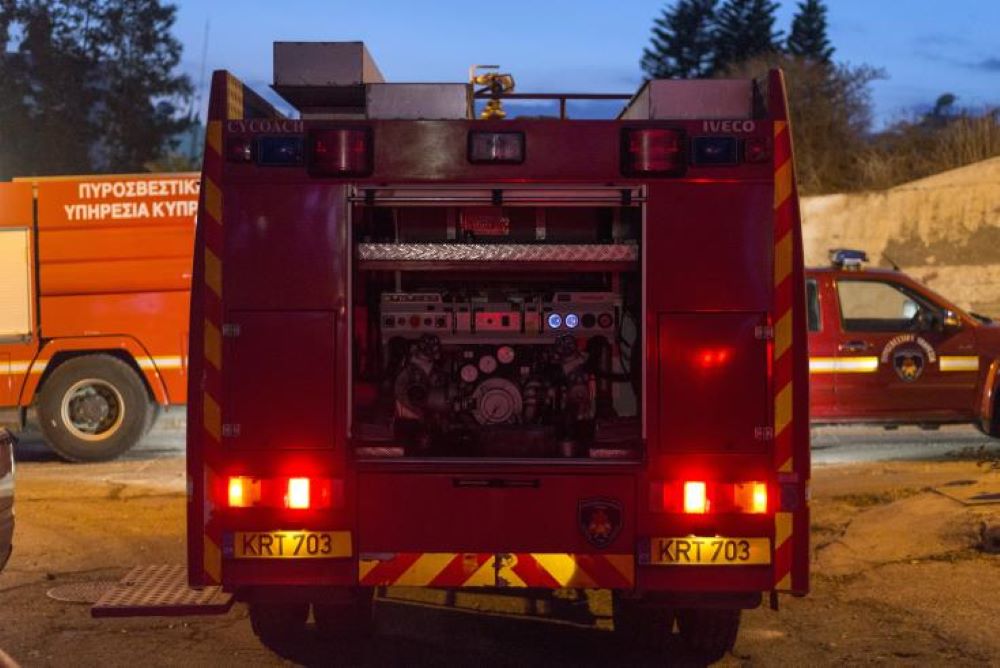 Έβαλαν φωτιά σε λύκειο στη Λευκωσία – Ξεκίνησε από καλάθους απορριμμάτων και επεκτάθηκε