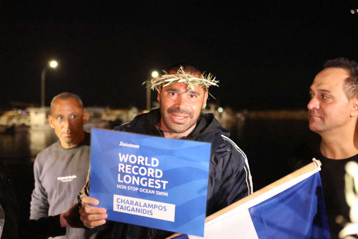 Ιστορικός άθλος για τον Χαράλαμπο Ταϊγανίδη – Κατέρριψε το παγκόσμιο ρεκόρ κολύμβησης σε ανοιχτή θάλασσα για τα παιδιά με καρκίνο