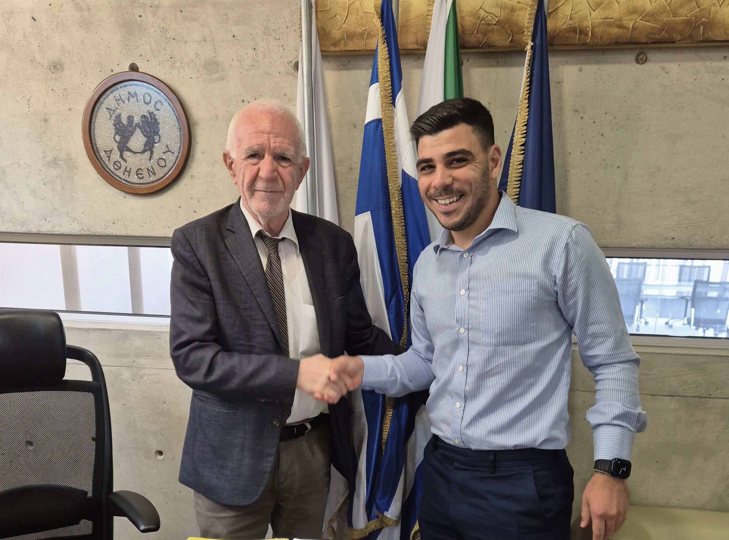 Ασφαλτοστρώνονται οι δρόμοι στην Αθηένου που καταστράφηκαν εξαιτίας των έργων του αποχετευτικού