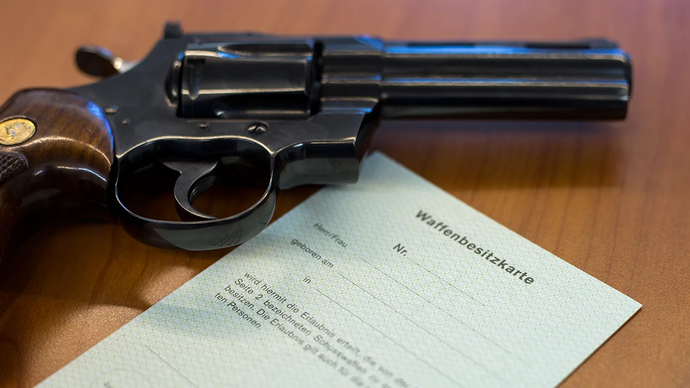 Αρμόδιος ο Αρχηγός Αστυνομίας για άδειες οπλοφορίας – Τι αποφάσισε η Βουλή