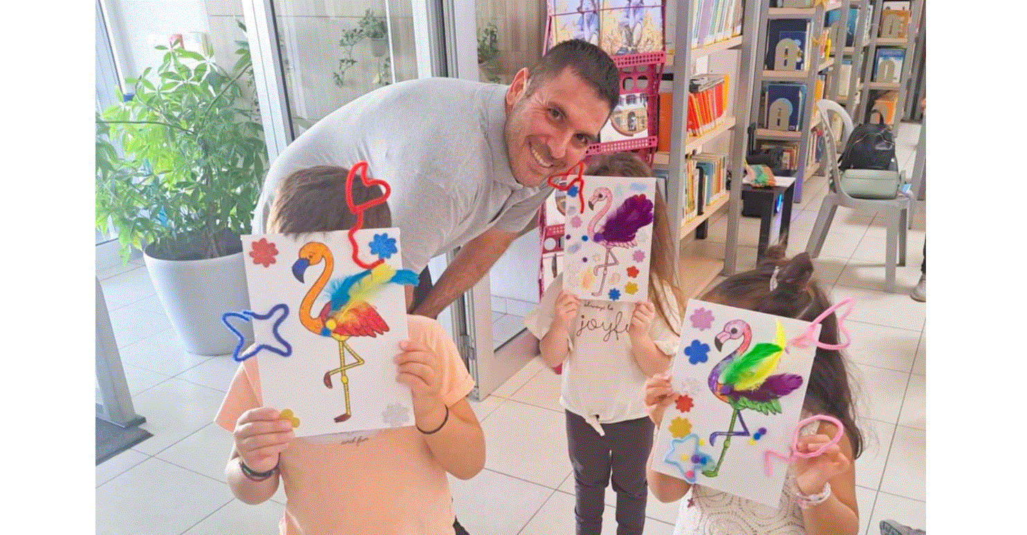 Τα ροζ φλαμίνγκο επισκέφθηκαν την Δημοτική Βιβλιοθήκη Λάρνακας