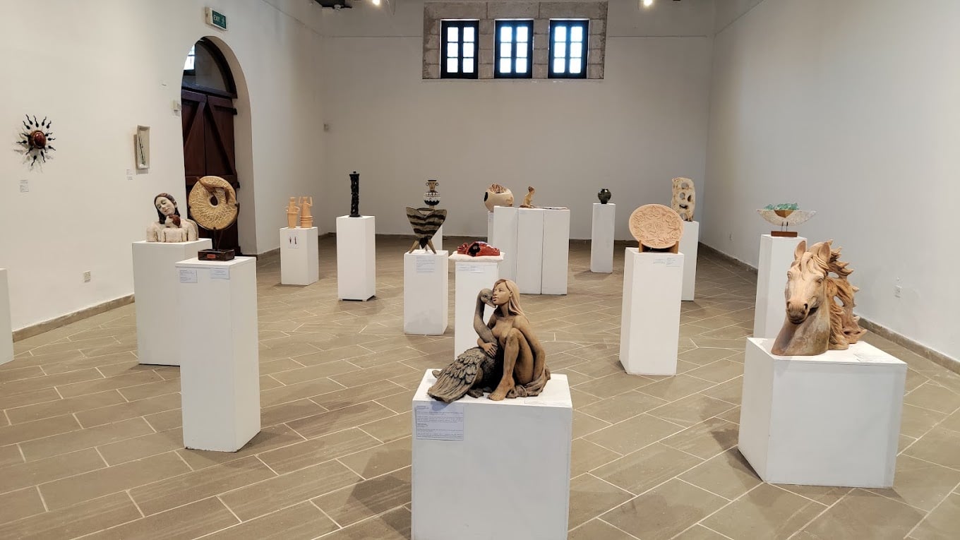 Από τις αποικιακές αποθήκες του τελωνείου σε έναν ζωντανό πυρήνα πολιτισμού – Ο Δήμος Λάρνακας θα τιμήσει όσους συνέβαλαν στη δημιουργία της δημοτικής πινακοθήκης της πόλης