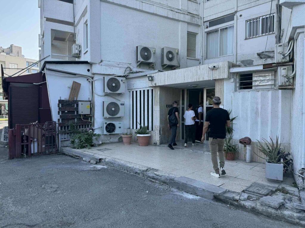 Φόνος 30χρονης: Μαρτυρίες για καβγά στο διαμέρισμα πριν το έγκλημα, διασκέδαζαν με το θύμα λίγο νωρίτερα