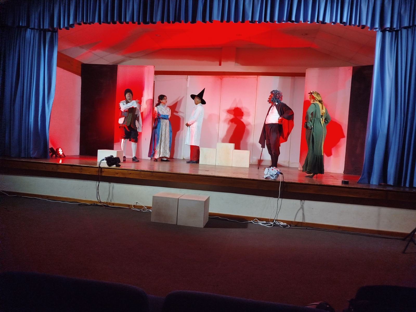 Με επιτυχία η θεατρική παράσταση “Γιατρός με το Στανιό Μολιέρος” από τον Θεατρικό Όμιλο Κοντεατών & Φίλων “Τέρψις” στο Δ.Δ. Λιβαδιών