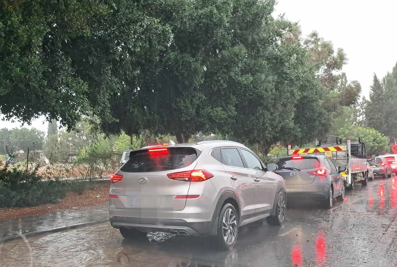 «Άνοιξαν» οι ουρανοί στη Λευκωσία – Δρόμοι μετατράπηκαν σε ποτάμια  (φώτο)