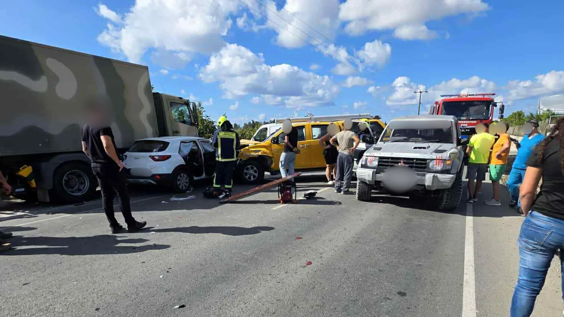 Καραμπόλα τεσσάρων οχημάτων – Απεγκλωβίστηκε τραυματίας από την ΠΥ