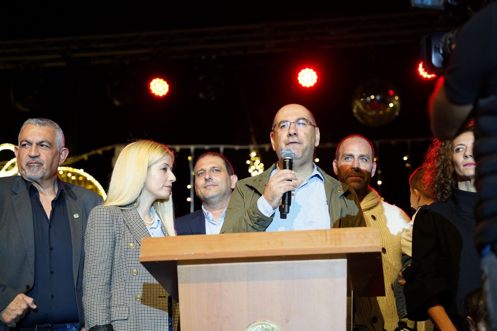 Φόρεσε τα γιορτινά της η Λάρνακα, φωταγωγήθηκε το χριστουγεννιάτικο δέντρο (φώτο)