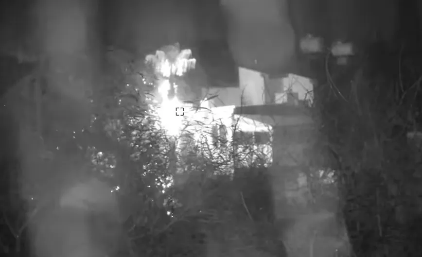 Κεραυνός χτύπησε την καρδιά της Λεμεσού – Βίντεο από το σημείο που άρπαξε φωτιά