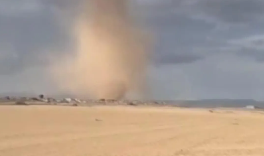 Γιγαντιαίος ανεμοστρόβιλος στην Αμμόχωστο (βίντεο)