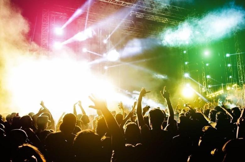 Στη Βουλή ο τελικός λόγος για τα ωράρια κέντρων αναψυχής