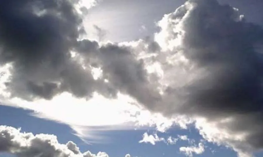 Μεμονωμένες βροχές σήμερα – Έρχεται αισθητή πτώση της θερμοκρασίας