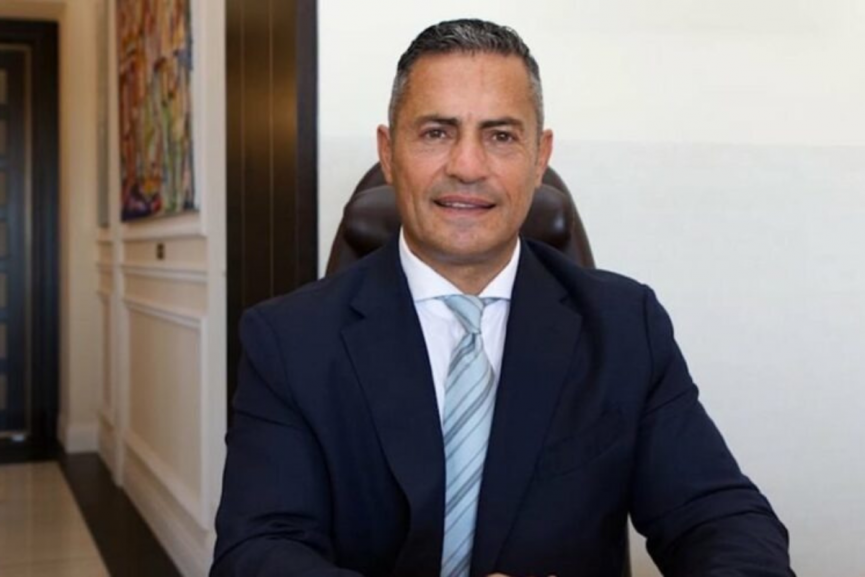 Στήριξη Τζον Χριστοδούλου προς τη Δρ. Αθηνά Μιχαηλίδου: «Αξίζει τον σεβασμό»