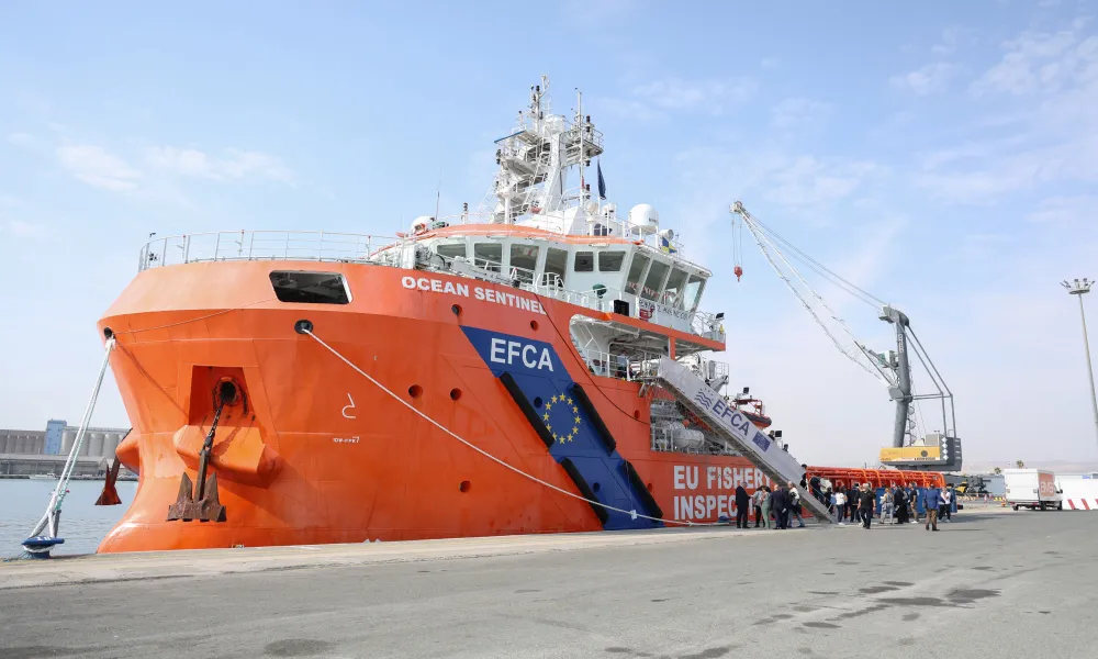 Το περιπολικό σκάφος «Ocean Sentinel» κατέπλευσε στη Λεμεσό – Μήνυμα Καδή για βιώσιμη αλιεία (φώτο)