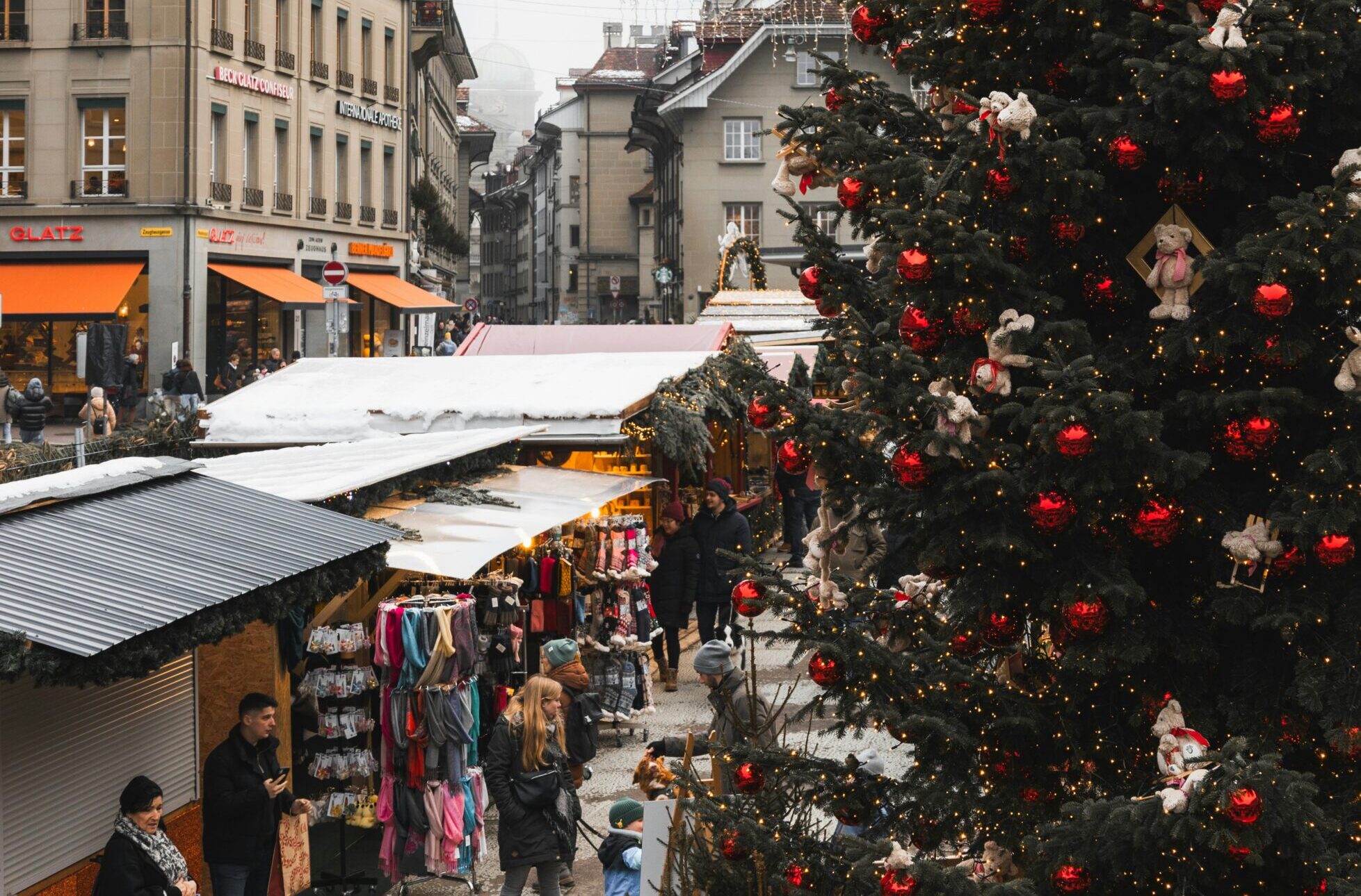 Christmas Street Event 3: Η Αθηένου γεμίζει ξανά με φως, μαγεία και προσφορά