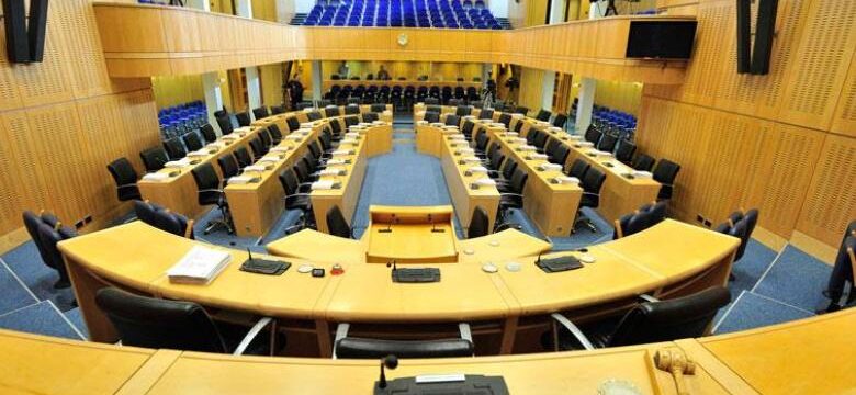 ichira-onomata-emeinan-ektos-voulis