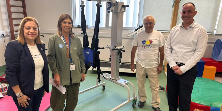 Η Πετρολίνα παρέδωσε στο Γενικό Νοσοκομείο Λάρνακας το σύγχρονο σύστημα επανεκπαίδευσης βάδισης LiteGait 200P