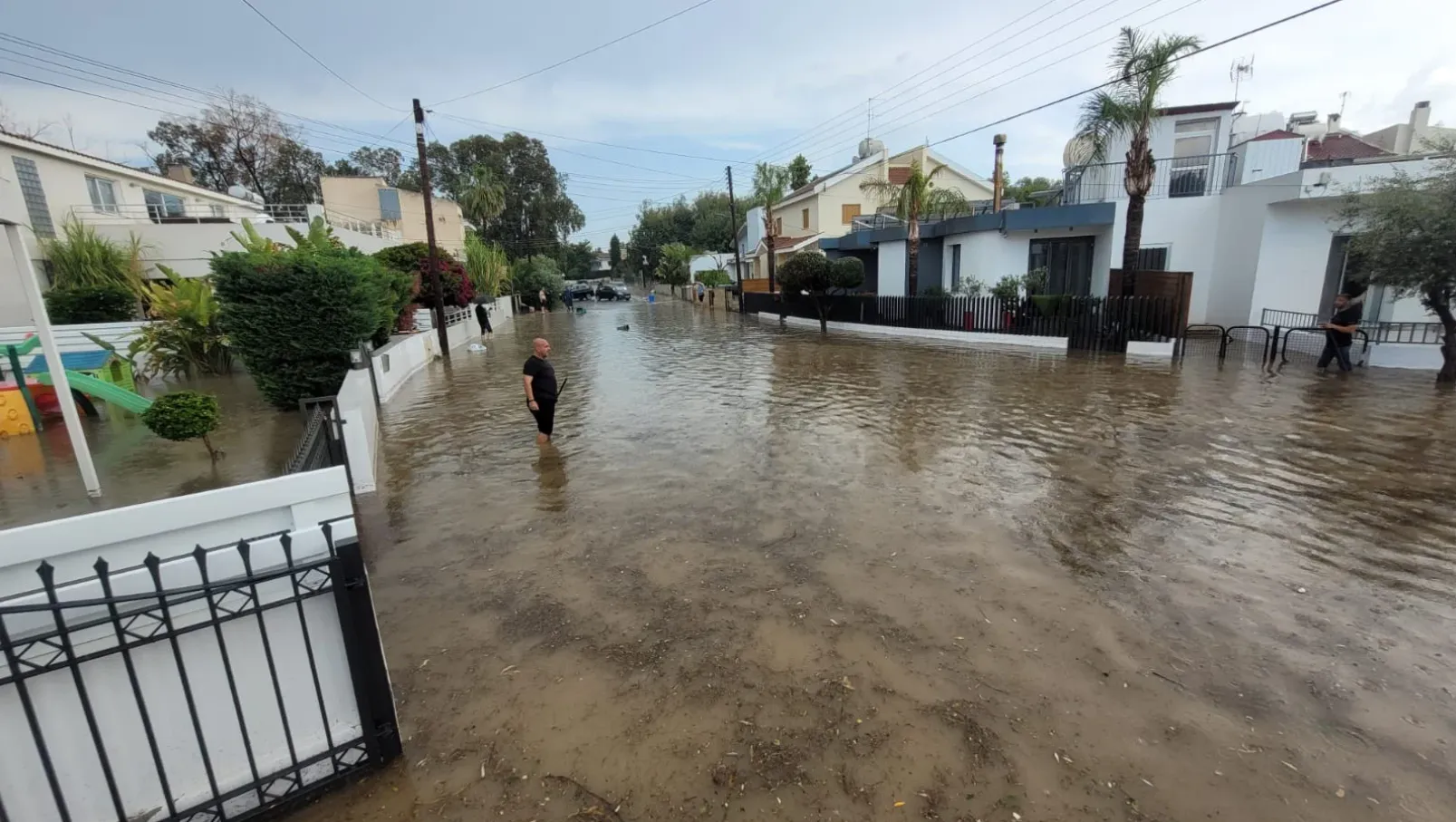 Έτρεχε και δεν έφτανε η Πυροσβεστική: Διασώθηκαν μαθητές και ένα παιδί ΑΜΕΑ