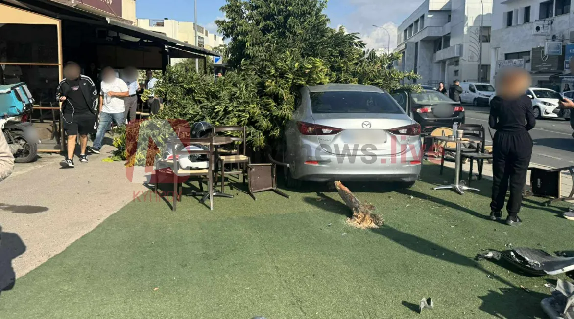 Παρ’ ολίγον τραγωδία στα Λατσιά, όχημα κατέληξε σε καφετέρια