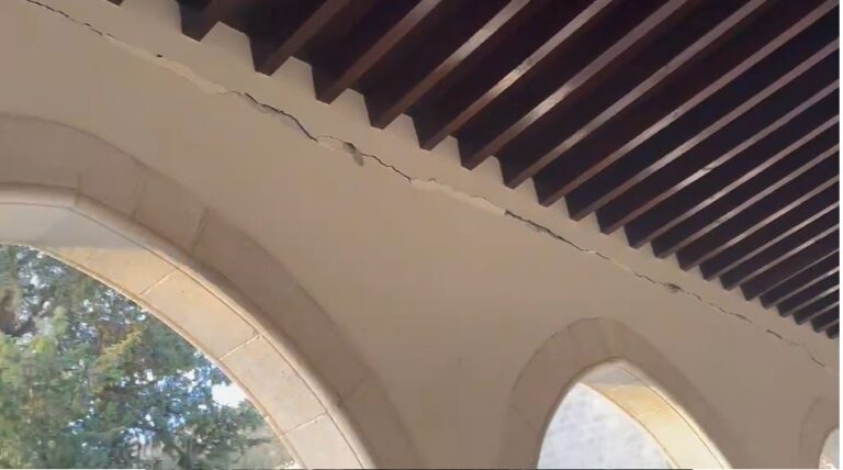 Ρωγμές άφησε η σεισμική δόνηση στην μονή Αγίου Νεοφύτου – Πάει κλιμάκιο του Τμ. Αρχαιοτήτων