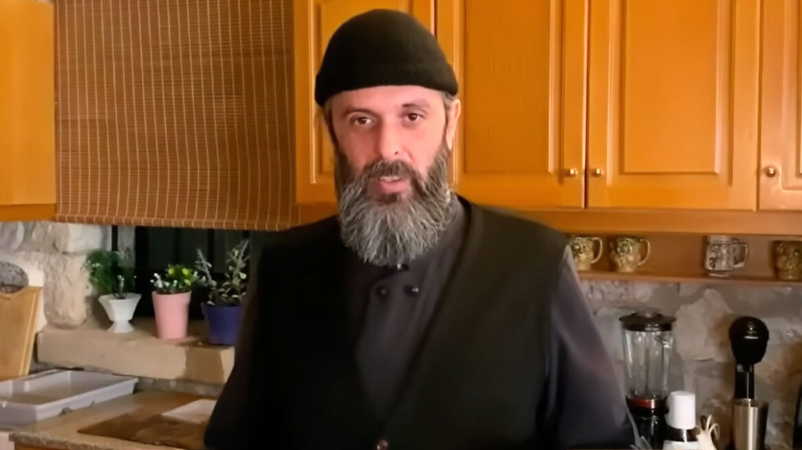 Στο κινητό του πατέρα Παρθένιου τα μυστικά του κυκλώματος με τα ναρκωτικά και τους μετανάστες