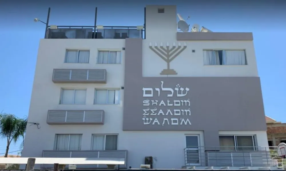 Τιμούν τον Τραμπ με δενδροφύτευση σε σχολείο της Λάρνακας