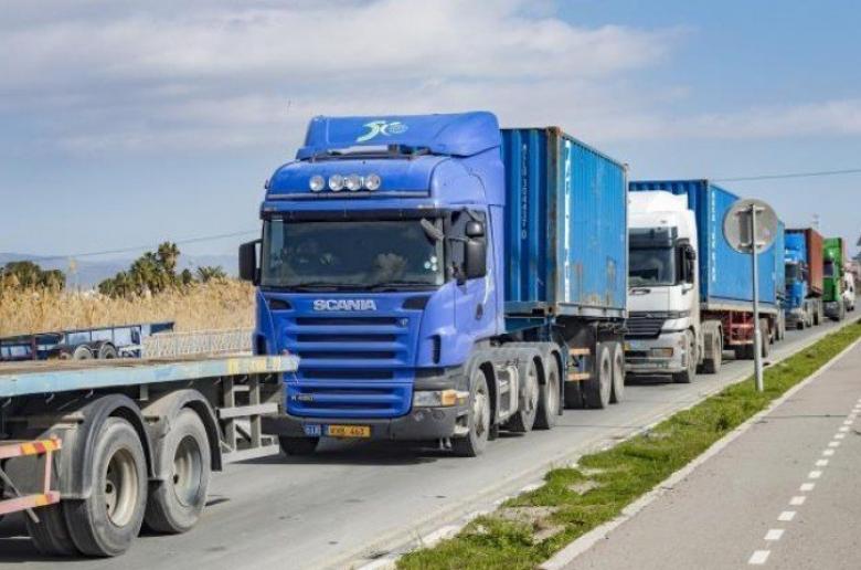 Διαφωνούν οι μεταφορείς Α’ για απαγορευτικές πινακίδες προσπεράσματος