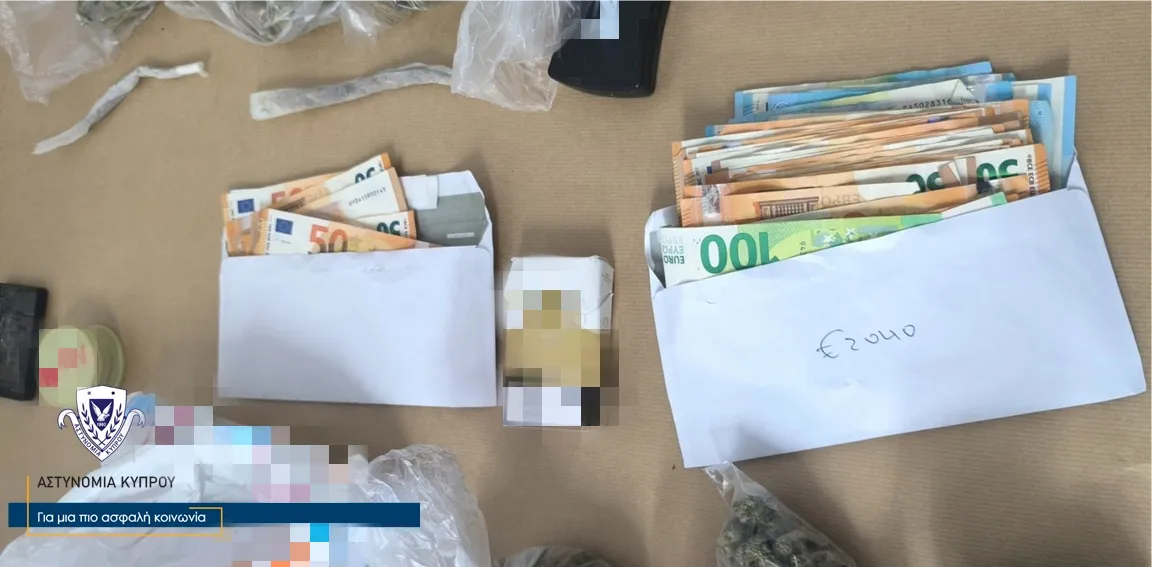 Προσέκρουσε σε περιπολικό 26χρονος, πιάστηκε με ναρκωτικά και μεγάλο χρηματικό ποσό