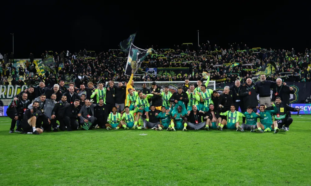 &Alpha;&Epsilon;&Kappa; &Lambda;ά&rho;&nu;&alpha;&kappa;&alpha;&sigmaf;: &Mu;ό&nu;&omicron; 3.300 &epsilon;&iota;&sigma;&iota;&tau;ή&rho;&iota;&alpha; &gamma;&iota;&alpha; &mu;&iota;&alpha; &omicron;&mu;ά&delta;&alpha; &pi;&omicron;&upsilon; &epsilon;ί&nu;&alpha;&iota; &sigma;&tau;&omicron;&upsilon;&sigmaf; &laquo;16&raquo; &tau;&eta;&sigmaf; &Epsilon;&upsilon;&rho;ώ&pi;&eta;&sigmaf;;