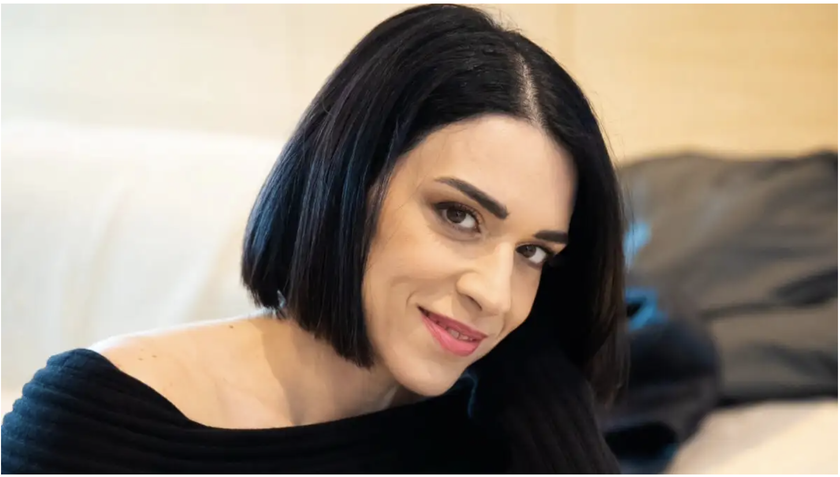 Απόψε στο ALMAR Seafood Bar απολαμβάνουμε μια μοναδική μουσική εμπειρία με τη Stephanie Krassa στη σκηνή.