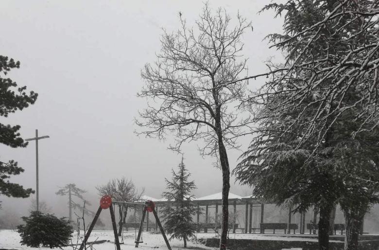 Στα λευκά «ξύπνησε» το Τρόοδος  (φώτο)