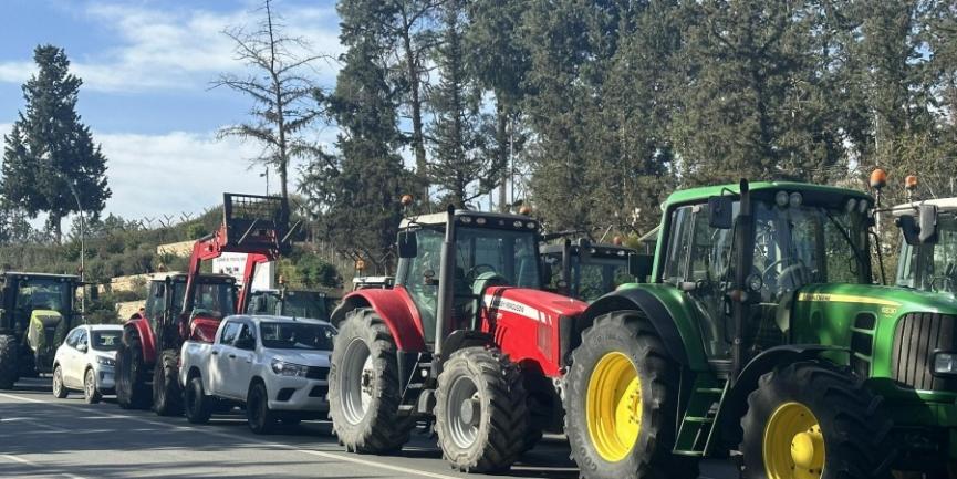 «Μαύρα Χριστούγεννα»: Στους δρόμους και οι Κύπριοι αγρότες, γιατί κλιμακώνουν τις κινητοποιήσεις