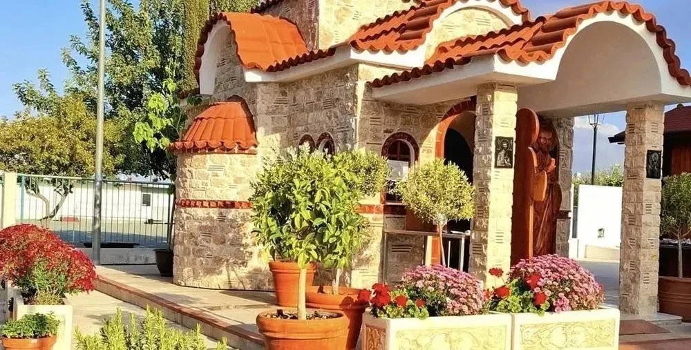 Εντοπίστηκαν τα λείψανα που κλάπηκαν από το εκκλησάκι του Αγίου Εφραίμ – Χειροπέδες σε 44χρονη, έρευνες για εμπλοκή άλλων προσώπων