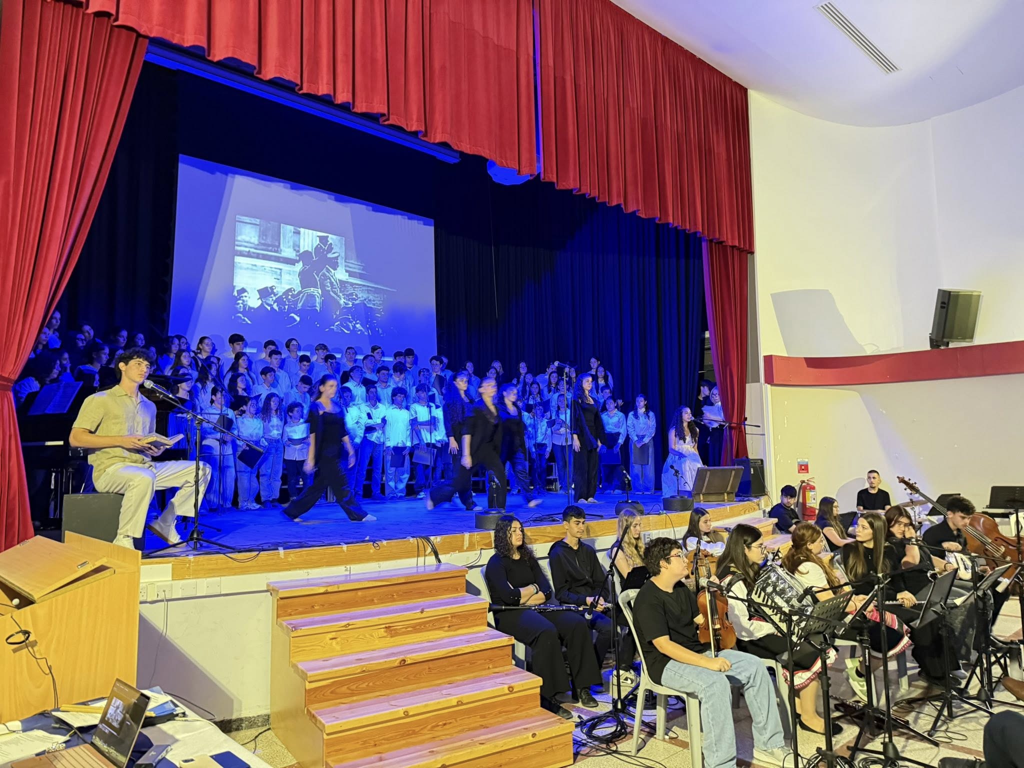 Χριστουγεννιάτικη συναυλία από την εκατονταμελή χορωδία και ορχήστρα του Λυκείου Αγίου Γεωργίου Λάρνακας