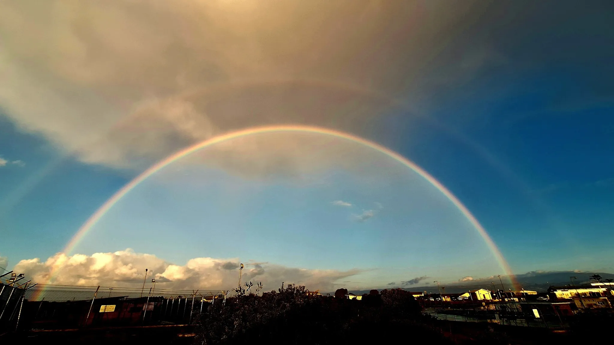 Το εντυπωσιακό διπλό ουράνιο τόξο στο Ακρωτήρι Λεμεσού (φώτο)
