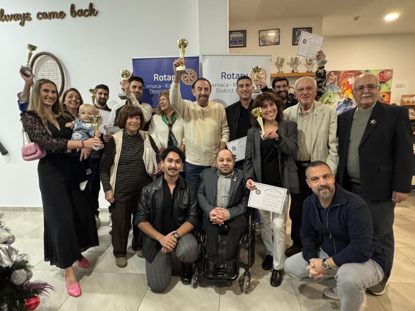 Με εξαιρετική επιτυχία το 10ο Φιλανθρωπικό Τουρνουά Τένις 2025 σε συνεργασία με τον Όμιλο Αντισφαίρισης Λάρνακας, και των Rotaract Larnaca Kition και Interact Larnaca – Kition