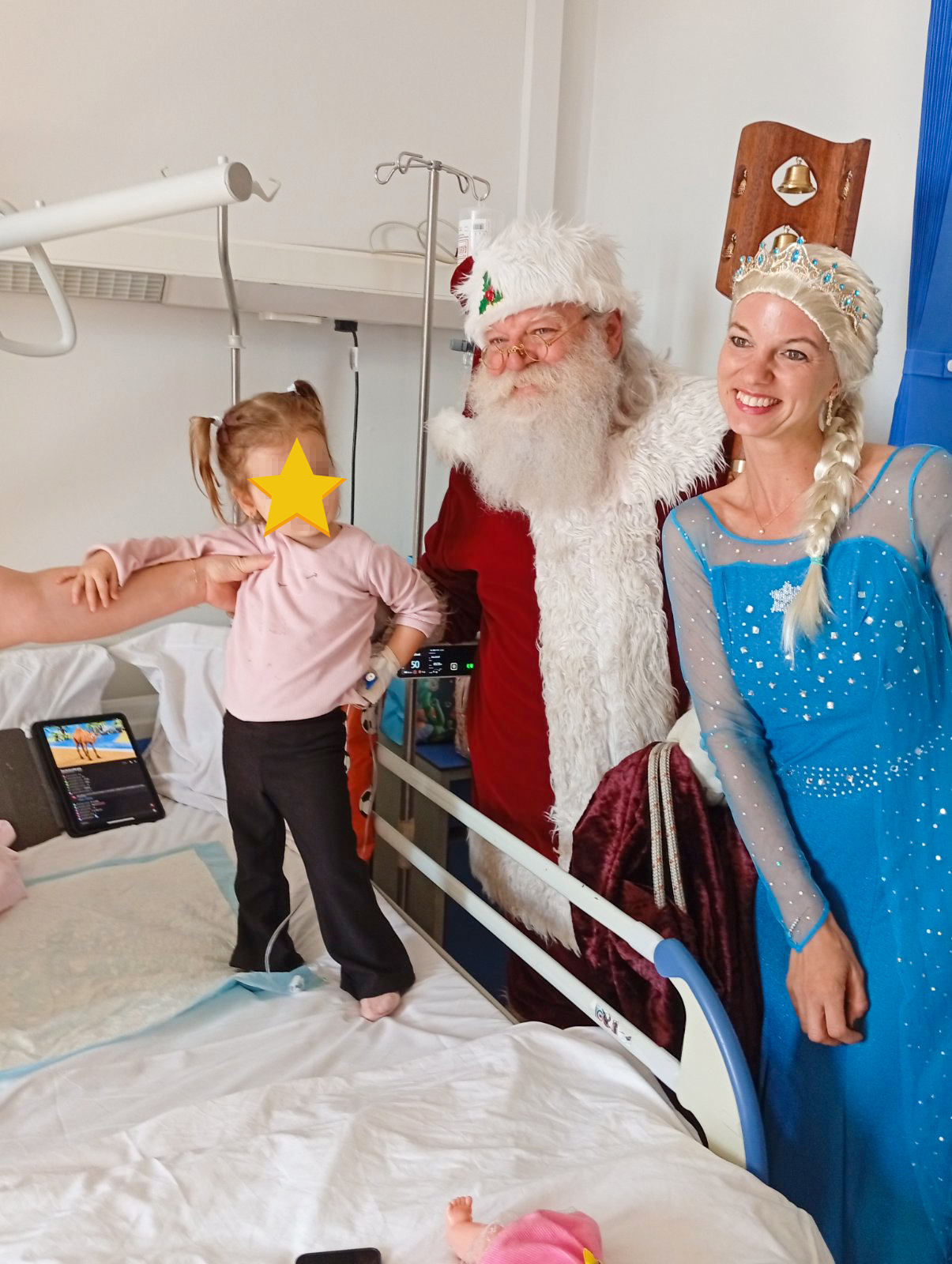 Το Γενικό Νοσοκομείο Λάρνακας γέμισε με τη μαγεία των Χριστουγέννων (φώτο)