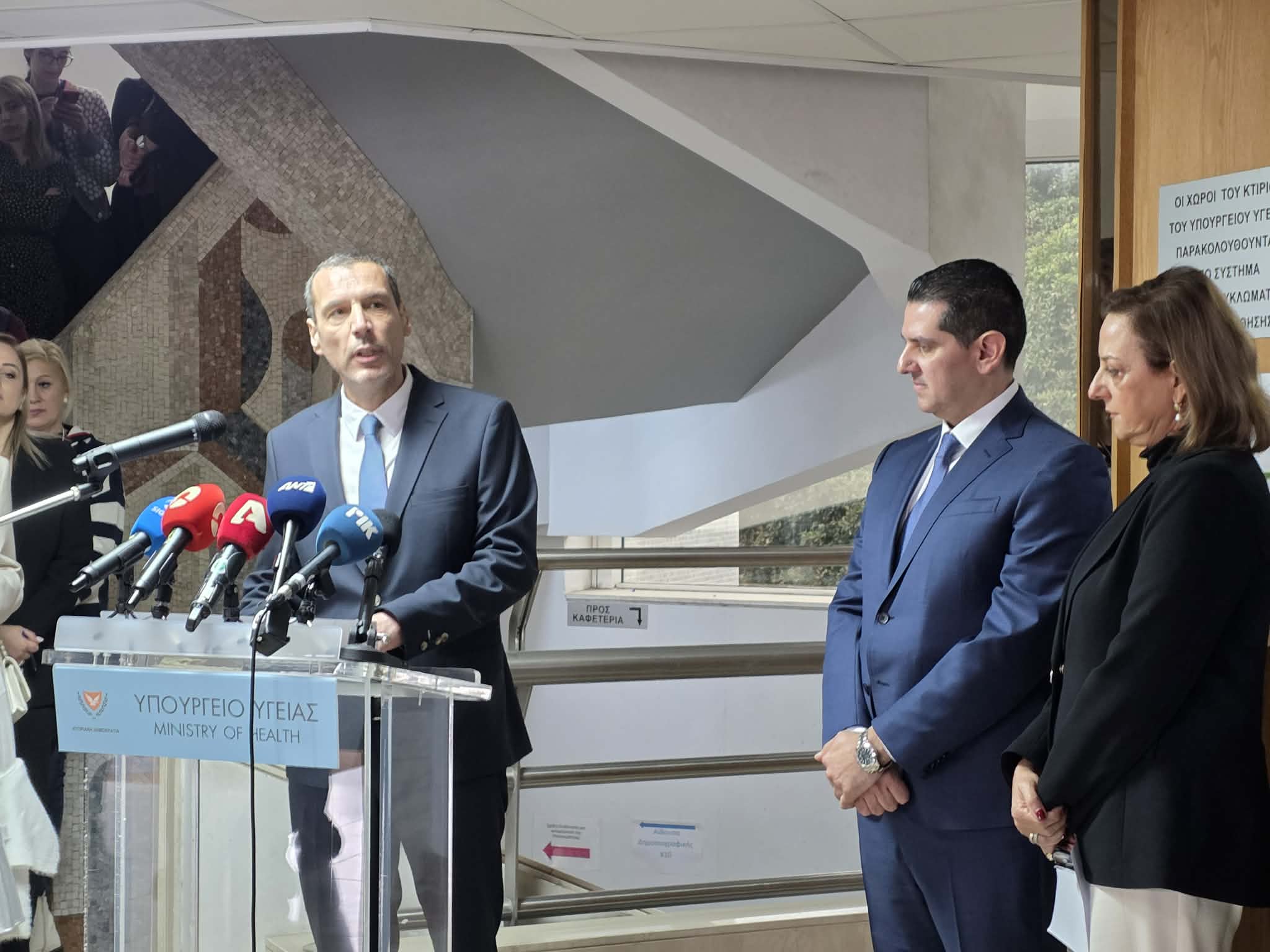 Συγκινημένος παρέδωσε το χαρτοφυλάκιο στον Νεόφυτο Χαραλαμπίδη ο Μιχάλης Δαμιανός – «Θα αφιερώσω το άπαν των δυνάμεων μου»