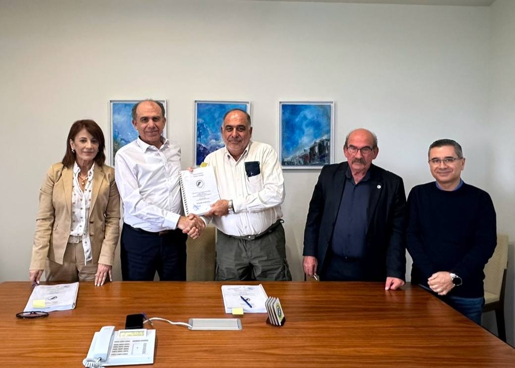 Υπεγράφη το συμβόλαιο για την Συντήρηση του Οδικου Δικτύου στο Δήμο Αραδίππου με την εταιρία Hadjchristofi Construction Ltd (φώτο)