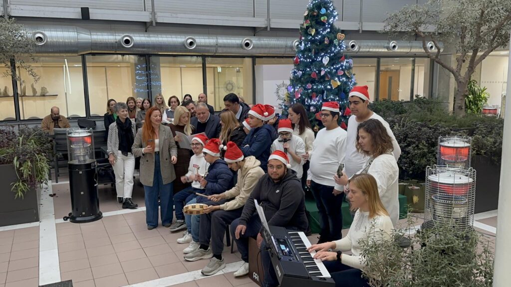 Χόρεψαν τη «Μηλιά» Αννίτα, Τρυφωνίδης και μαθητές του Ειδικού Σχολείου Αγίου Σπυρίδωνα Λάρνακας (βίντεο)